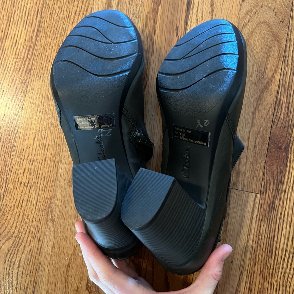 Dark green Clarks heels - Picture 4 of 5